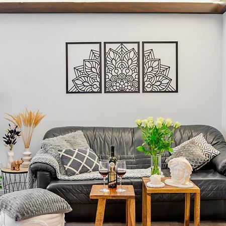 Natural-Style Apartment In The Centre Of Pozsony Kültér fotó